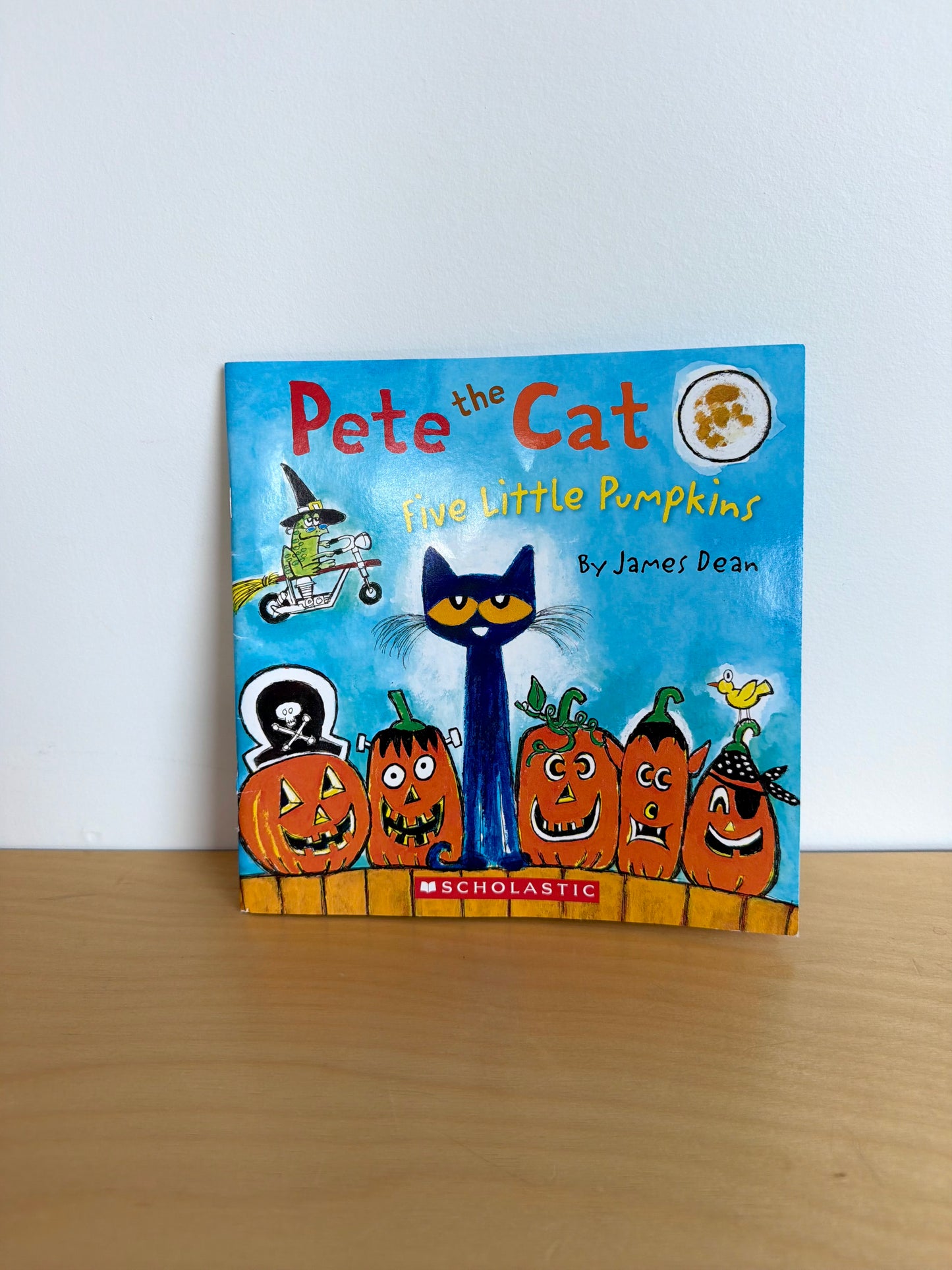 Pete the Cat 5 Little Pumpkins Softcover Book / 2-6 years