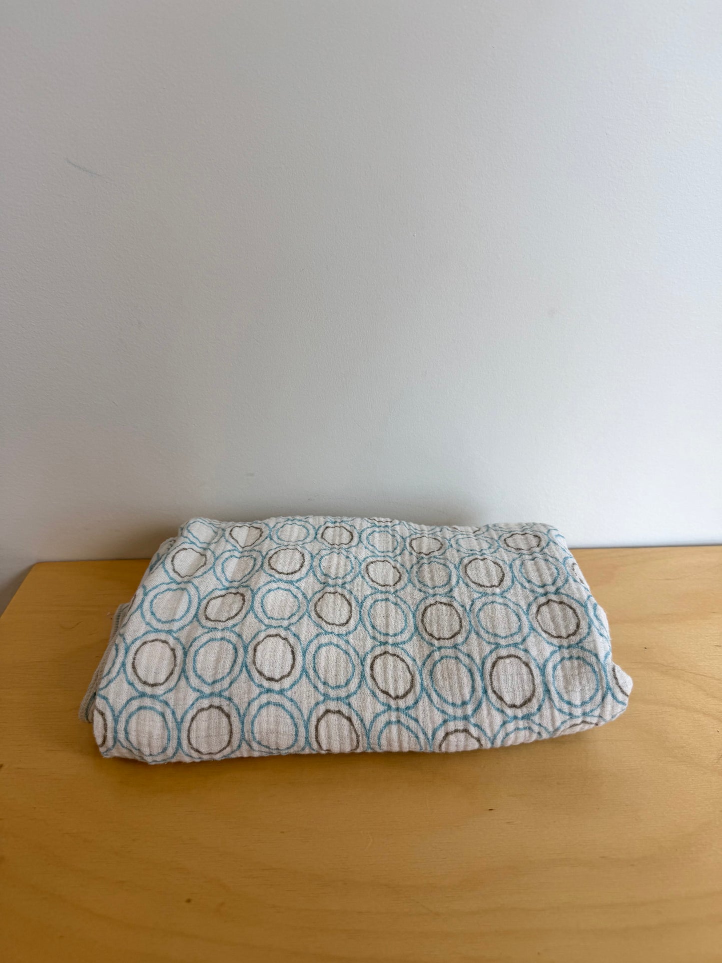 Circle Pattern Receiving Blanket (PLAY) (No Shipping)
