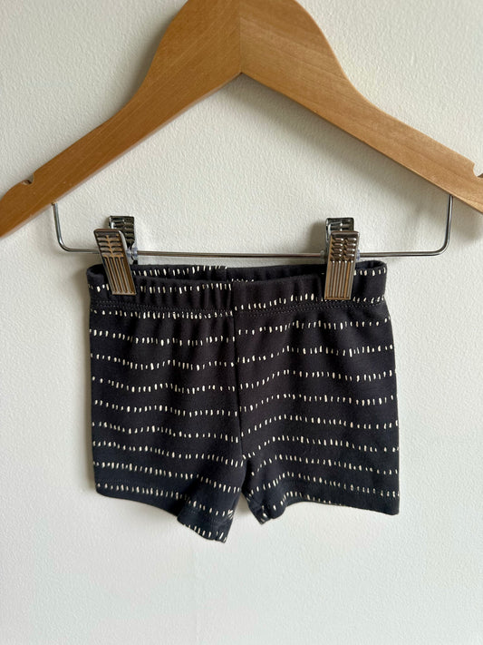 Grey Dotted Shorts / 6m