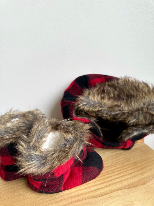 Plaid and Faux Fur Hat + Boots Set / 6-12m