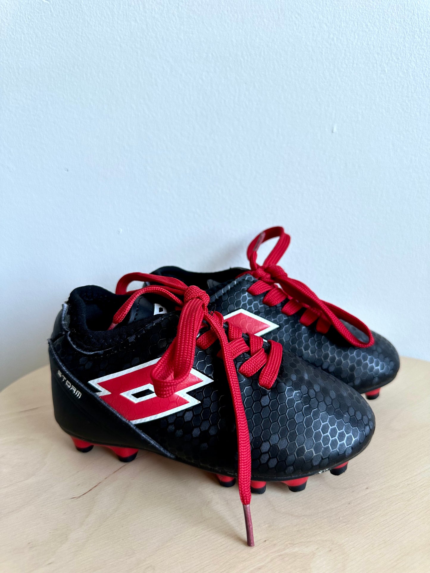 Lotto Soccer Cleats / Size 8 Toddler