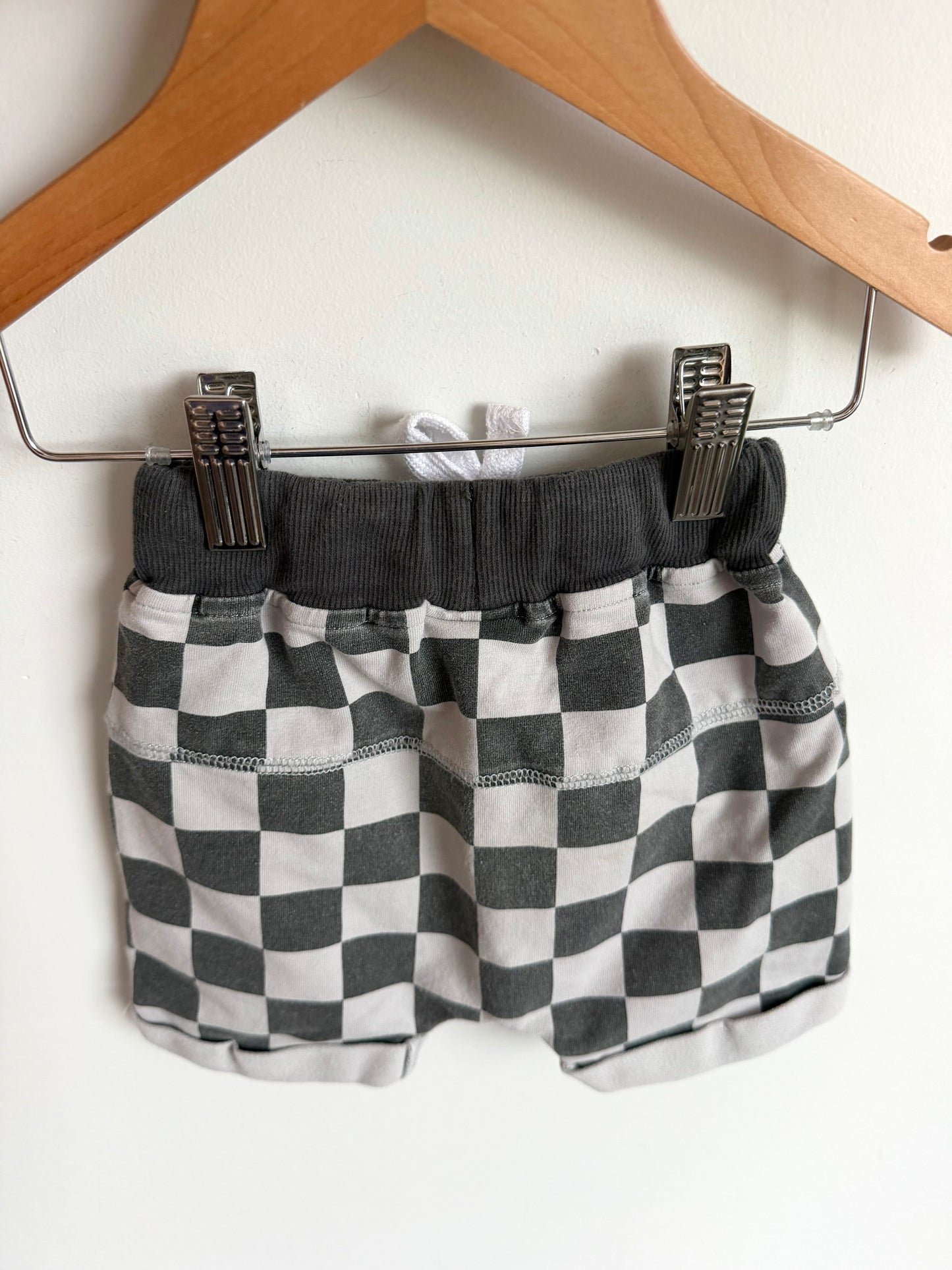 Little Bipsy Checkered Shorts / 12-18m