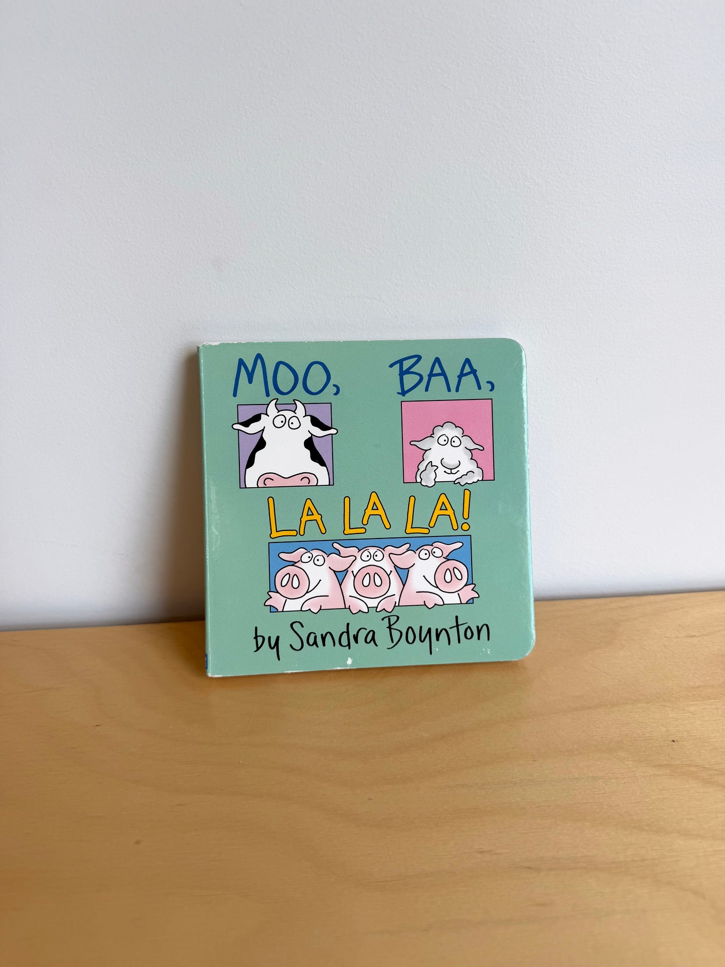 Moo, Baa, La La La! Book / 0-3 years