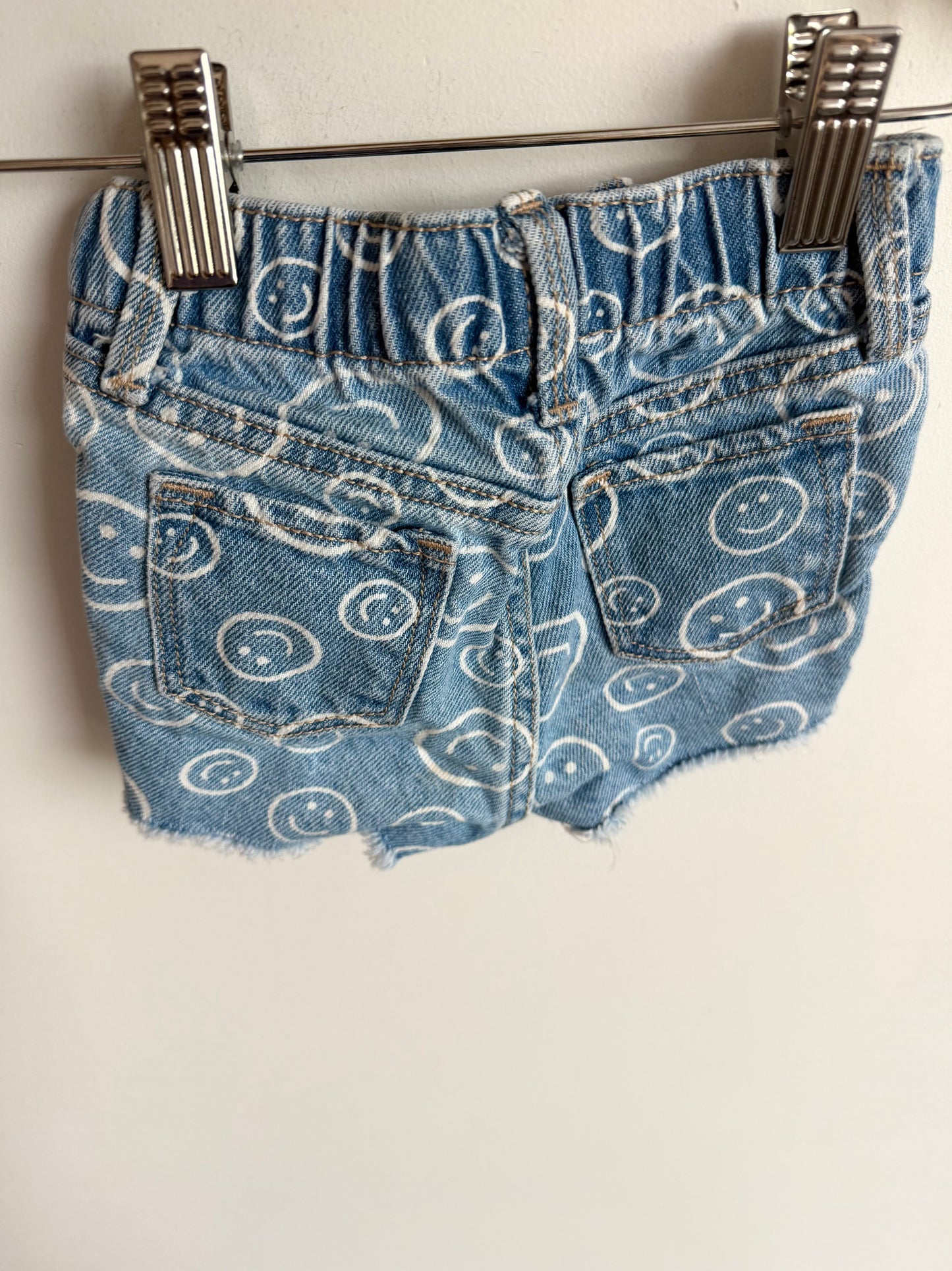 Smiley Face Shorts / 12-18m