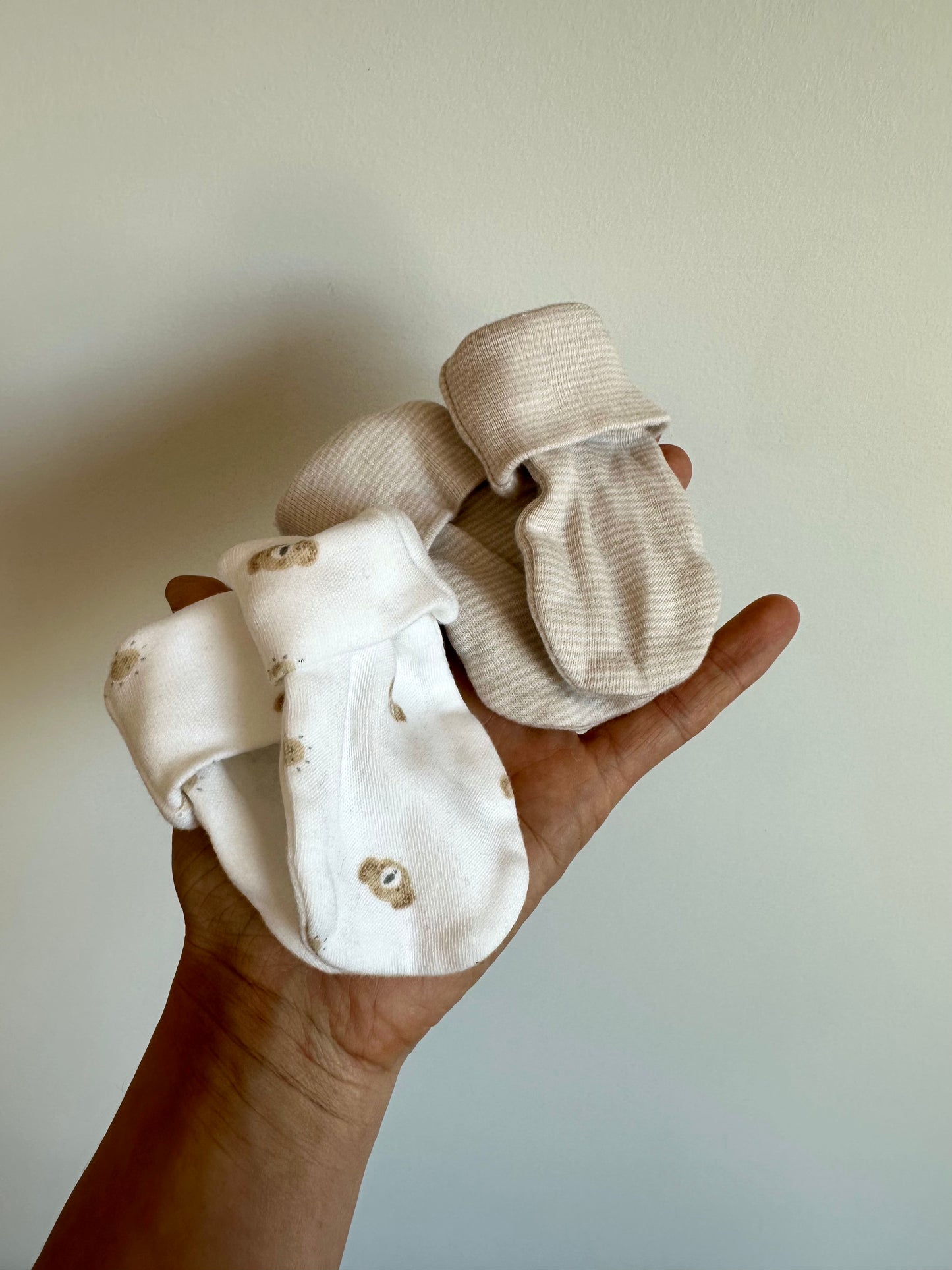 Set of 2 Mittens / 0-3m