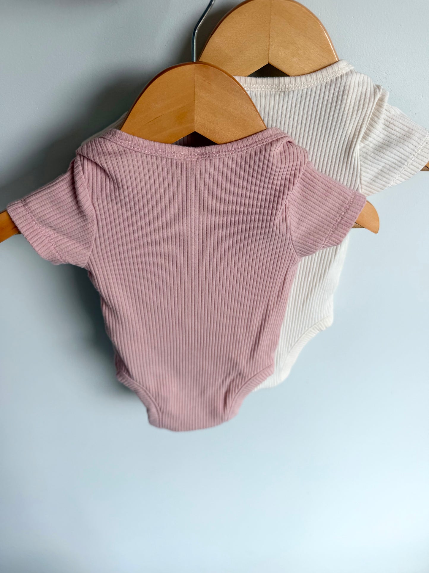Cream + Pink T-Shirt Bodysuits / 3-6m