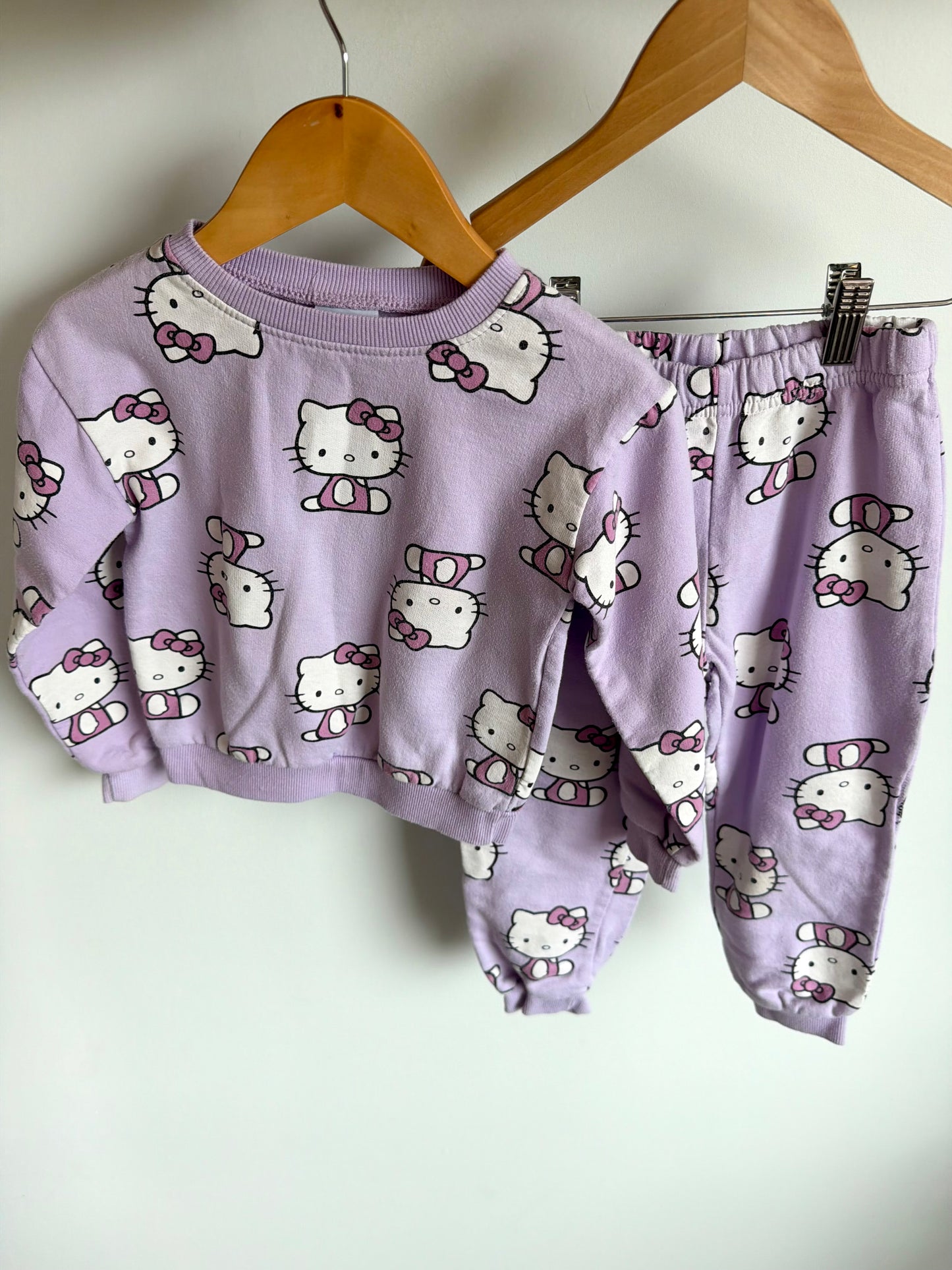 Hello Kitty Lilac Sweater + Pants Set / 4T