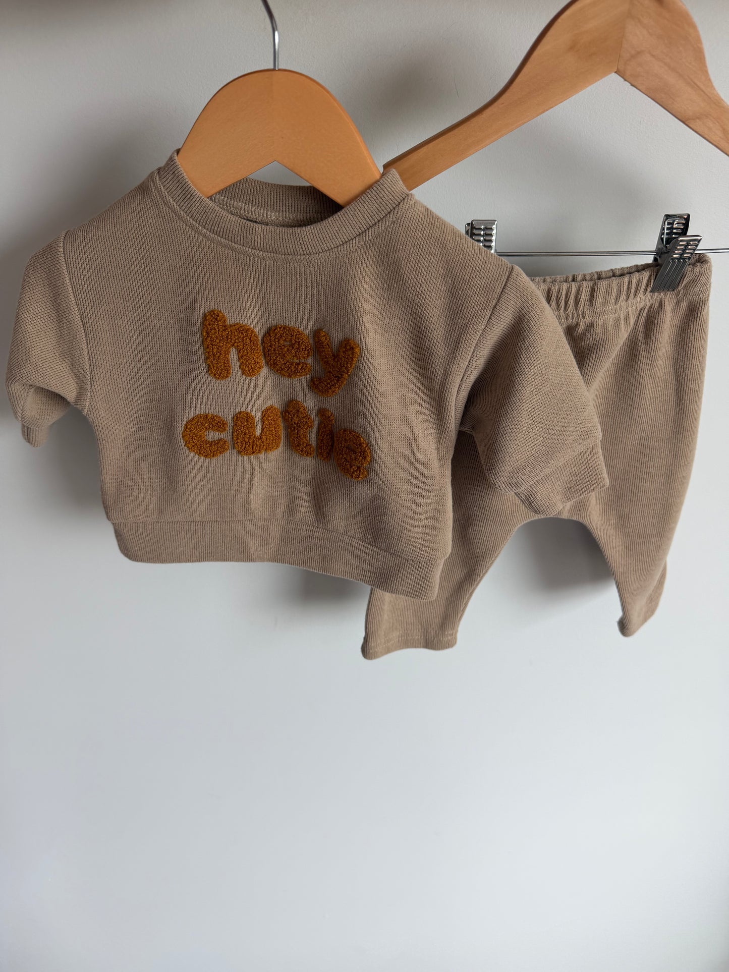 Hey Cutie Sweater + Pants Set / 0-3m