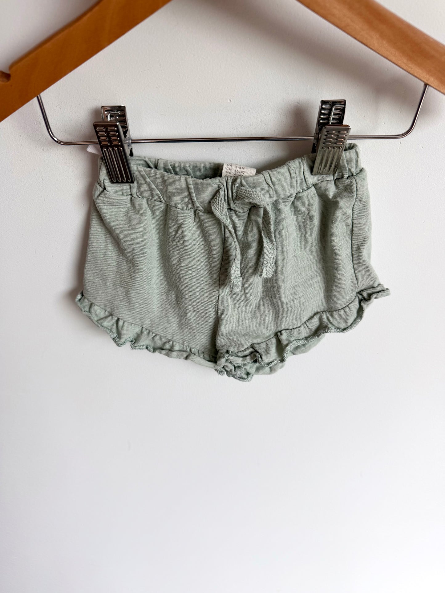 H&M Sage Ruffle Trim Shorts / 4-6m