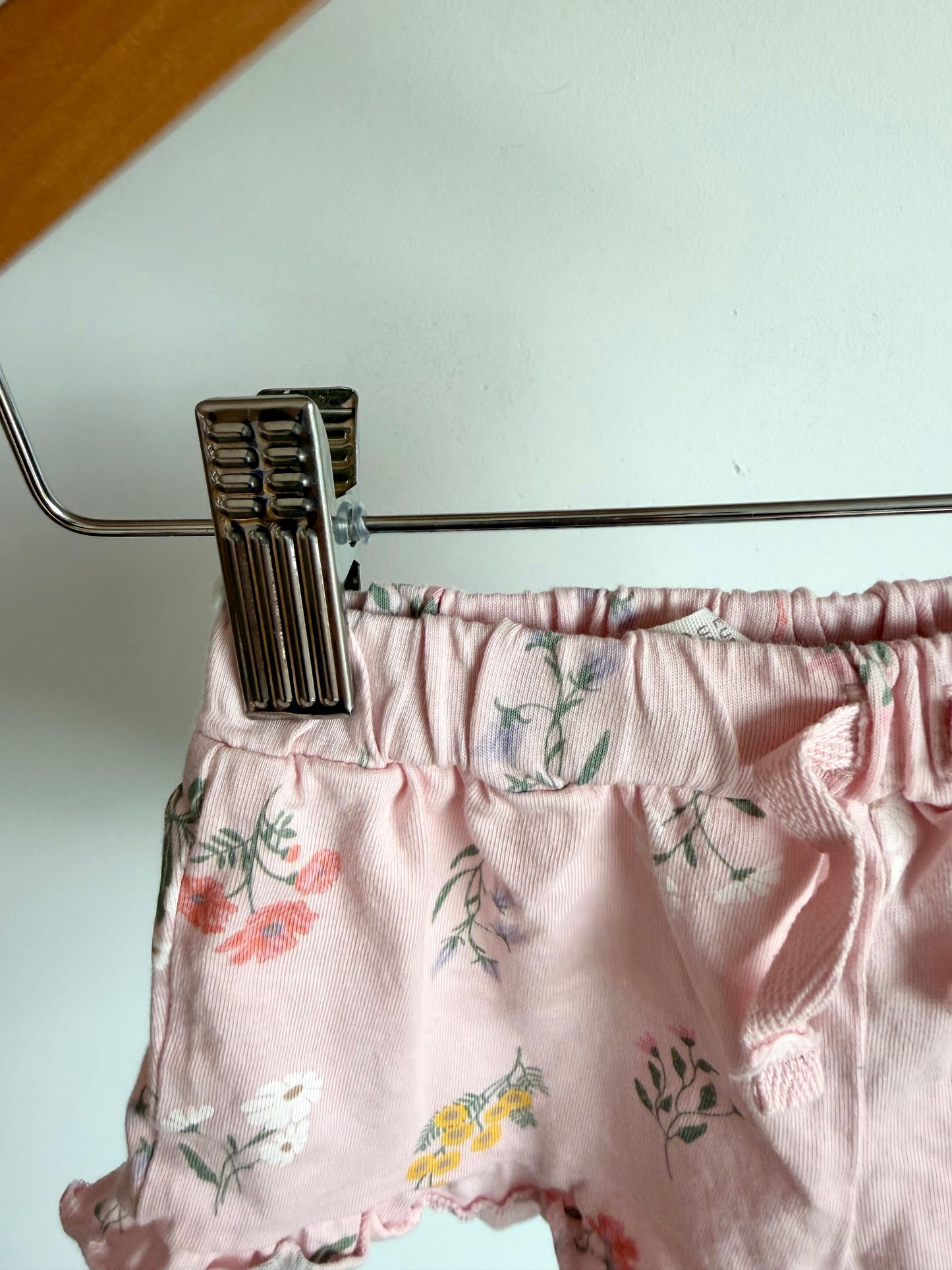 H&M Pink Ruffle Trim Floral Shorts / 4-6m