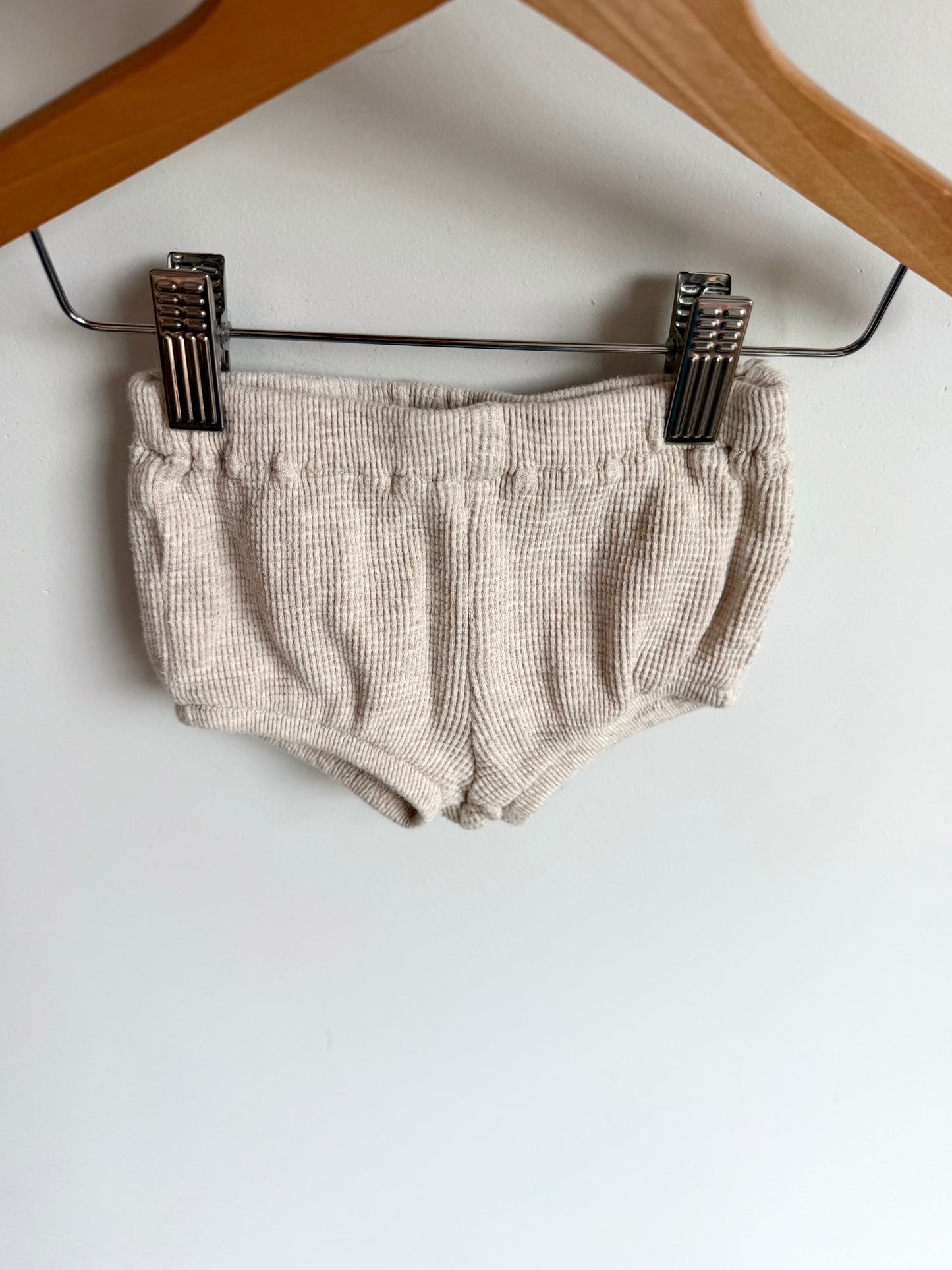 H&M Oat Waffle Bubble Shorts / 2-4m