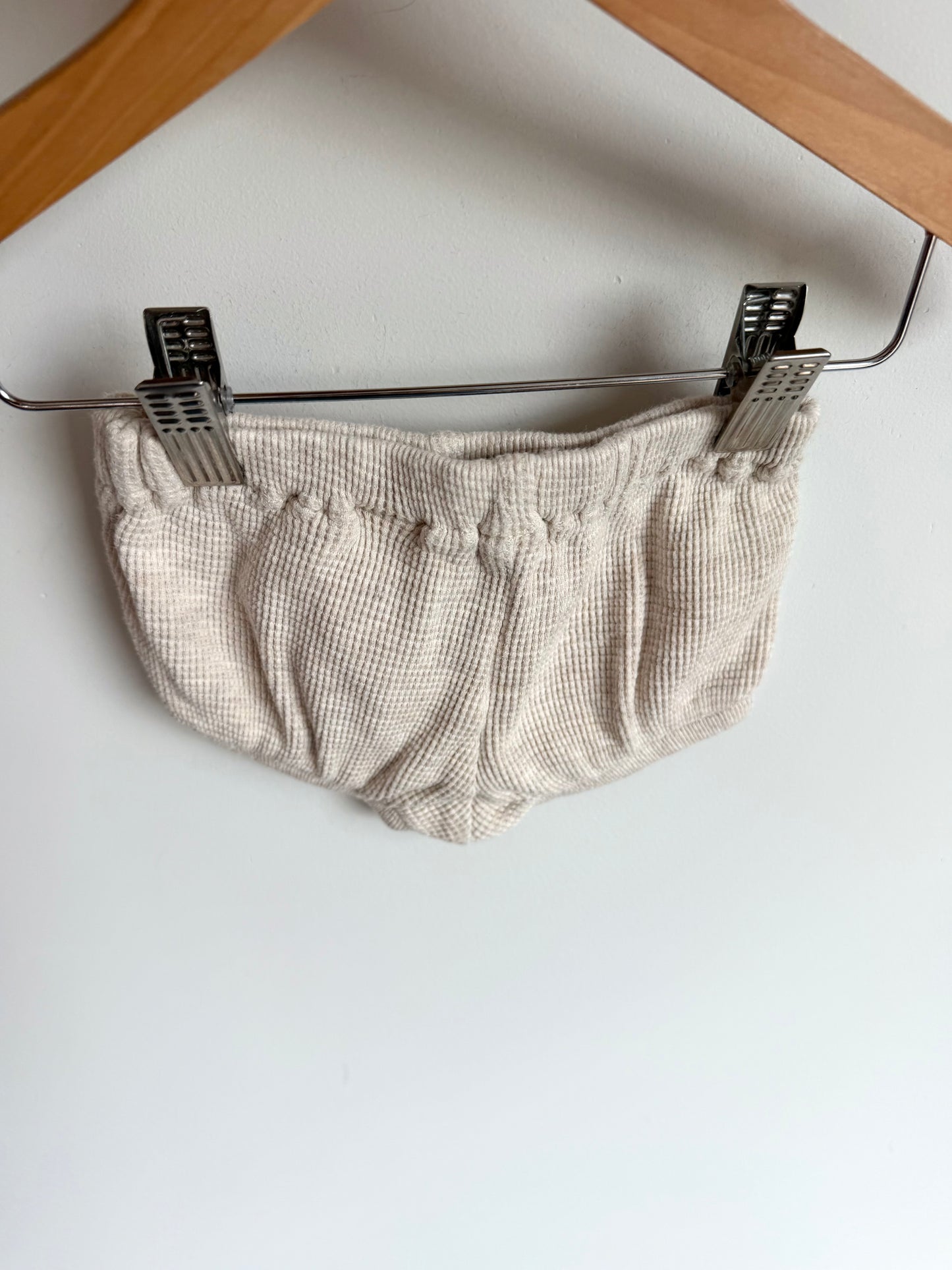 H&M Oat Waffle Bubble Shorts / 2-4m