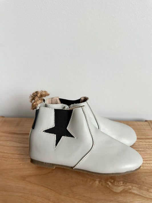 Little Moccs Grey Star Side Zip Up Boot (With Tags) / Size 8-9 Toddler