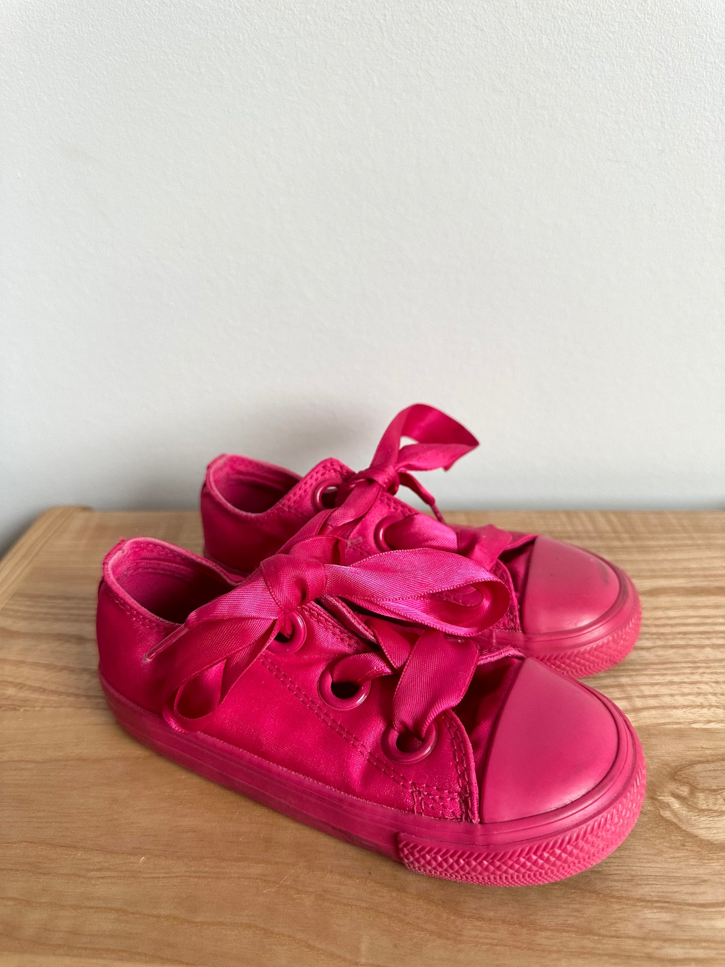 Pink Lace Up Converse / Size 9 Toddler