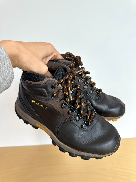 Columbia Hiking Shoes / Size 3 Big Kids (No Shipping)