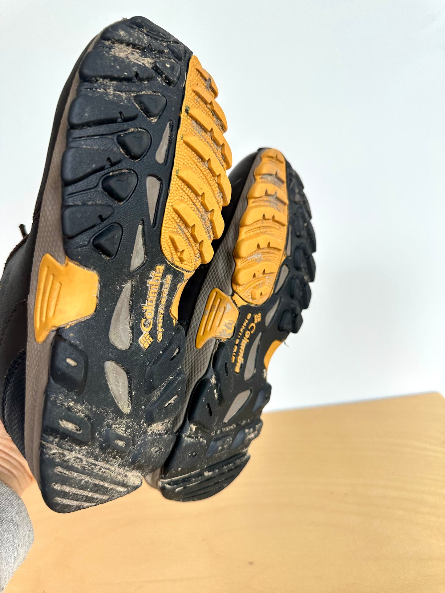 Columbia Hiking Shoes / Size 3 Big Kids (No Shipping)