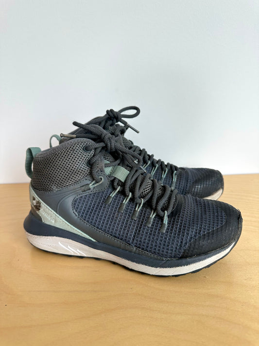 Columbia Waterproof Shoes / Size 6 Big Kids