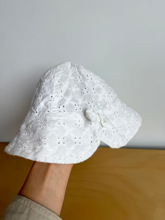 White Eyelet Sun Hat / 6-12m?