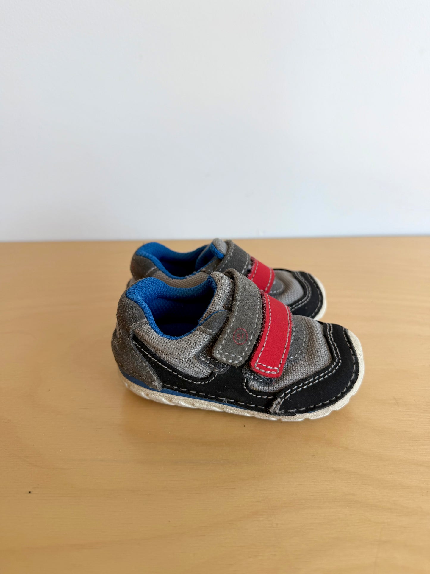 Stride Rite Grey, Red + Blue Velcro Shoes / Size 3.5 Infant