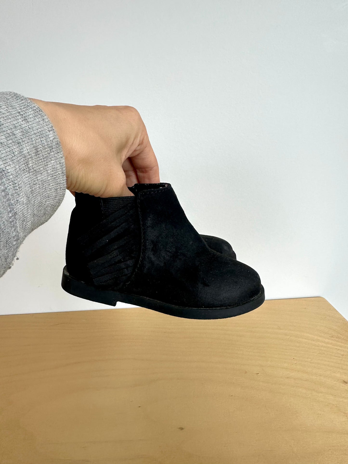 Black Fringe Suede Ankle Boots / Size 6 Toddler