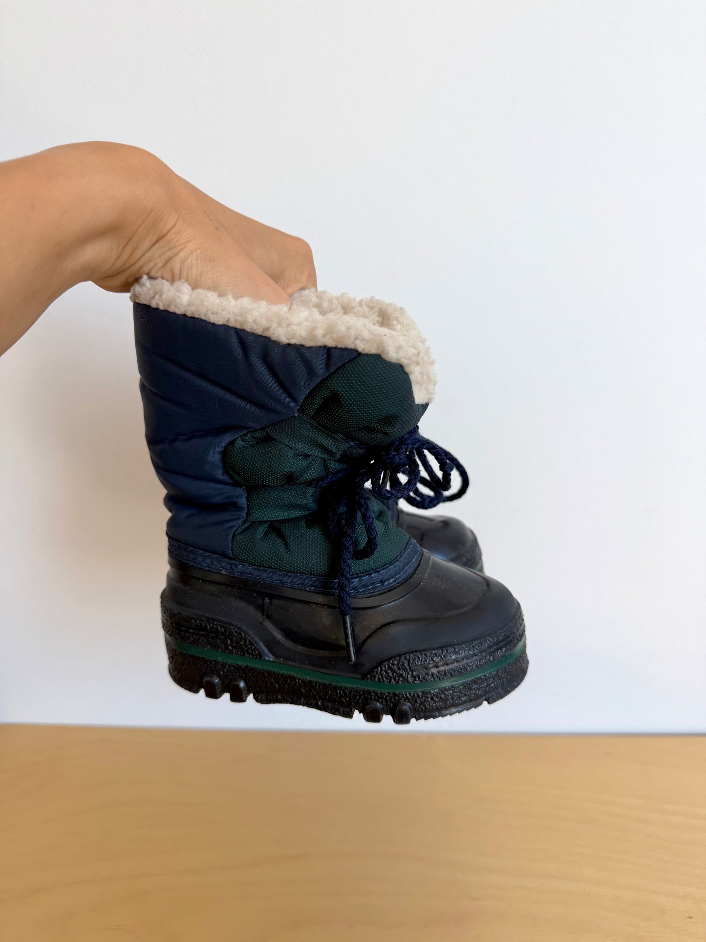 Made in Canada Winter Boots / Size 6 toddler