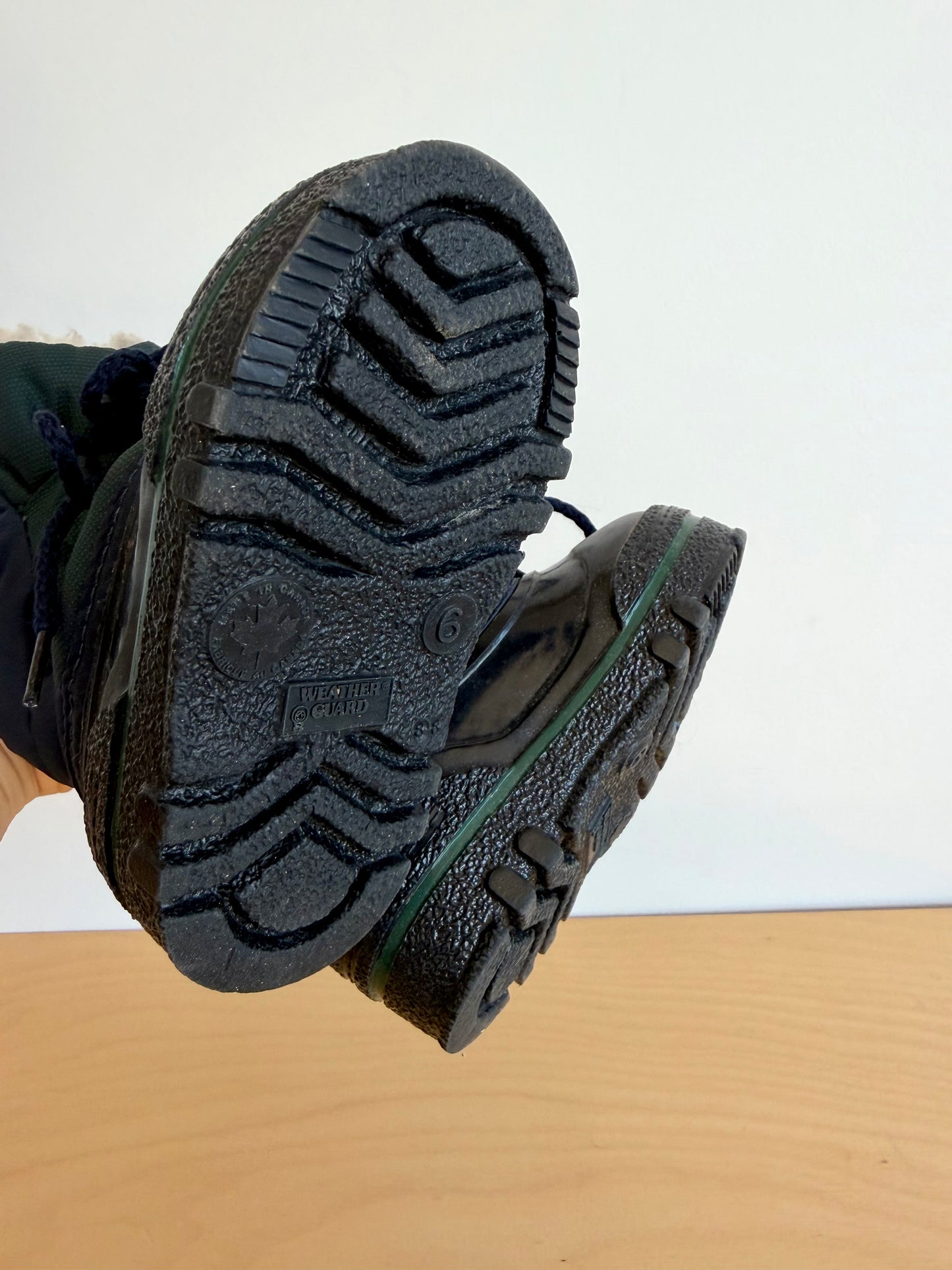 Made in Canada Winter Boots / Size 6 toddler