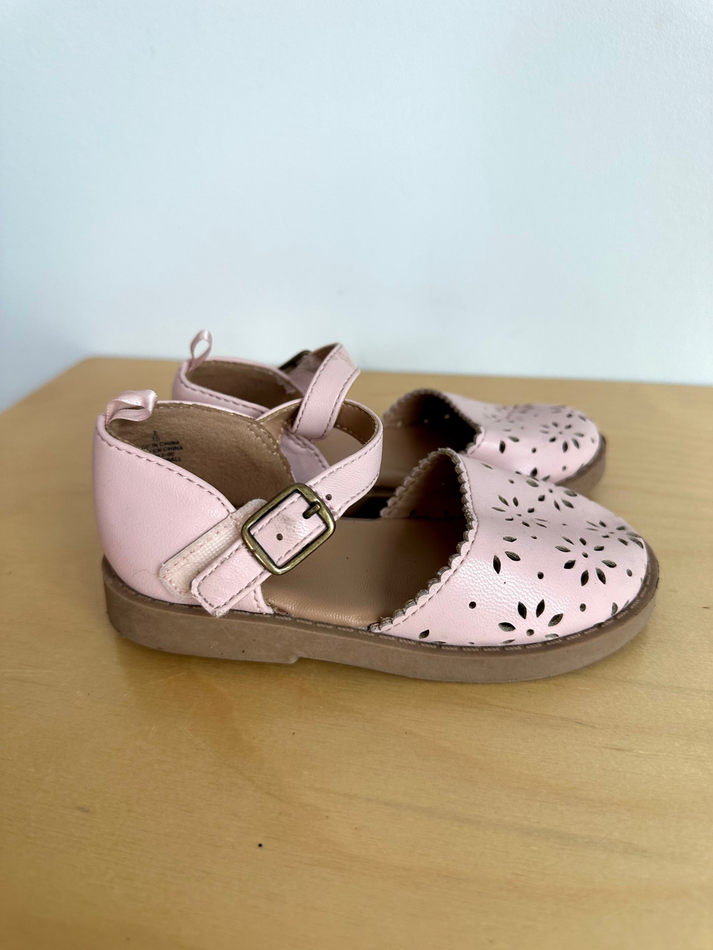 Pink Eyelet Sandals / Size 8 Toddler