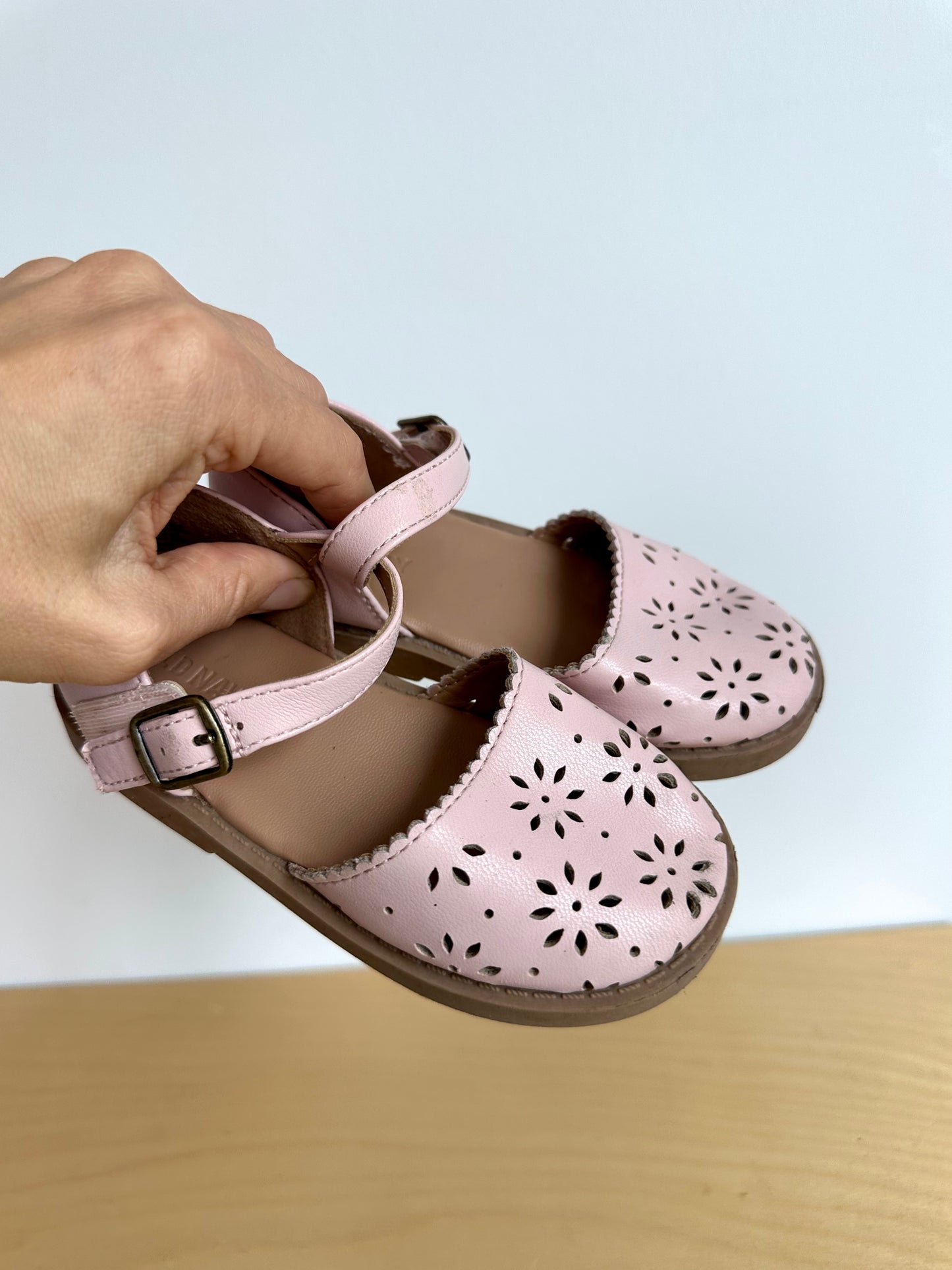 Pink Eyelet Sandals / Size 8 Toddler