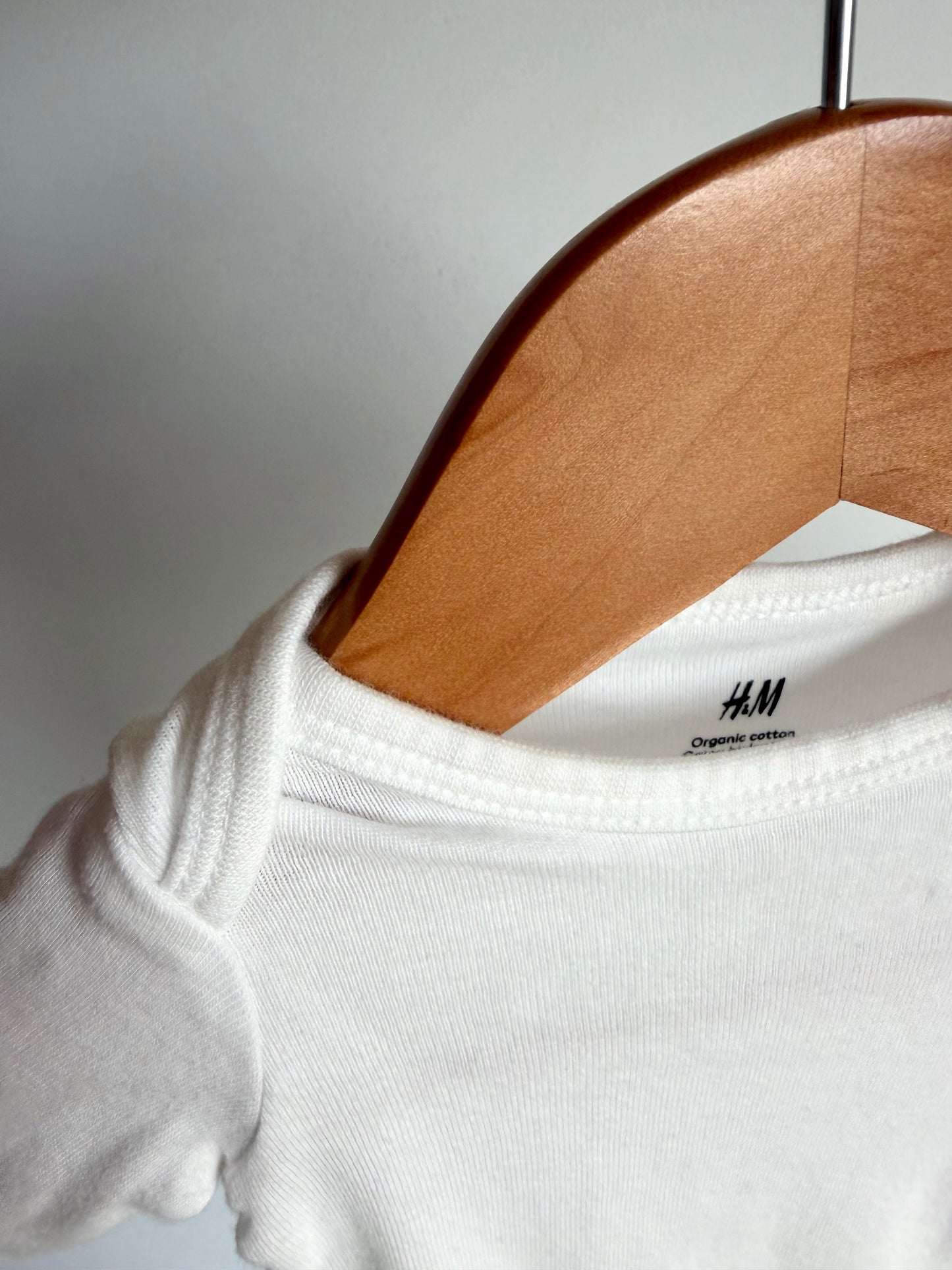 H&M White Bodysuit / 1-2m