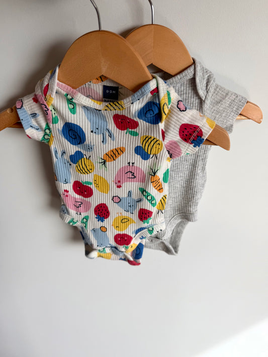 Grey + Colored Bodysuit (2) / 0-3m