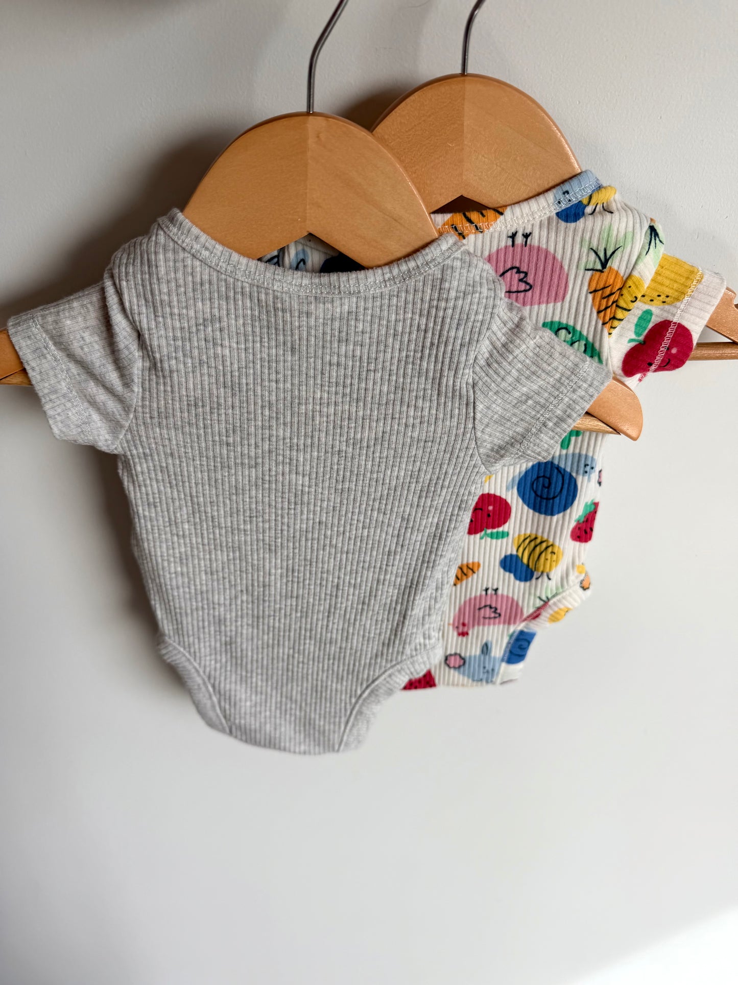 Grey + Colored Bodysuit (2) / 0-3m