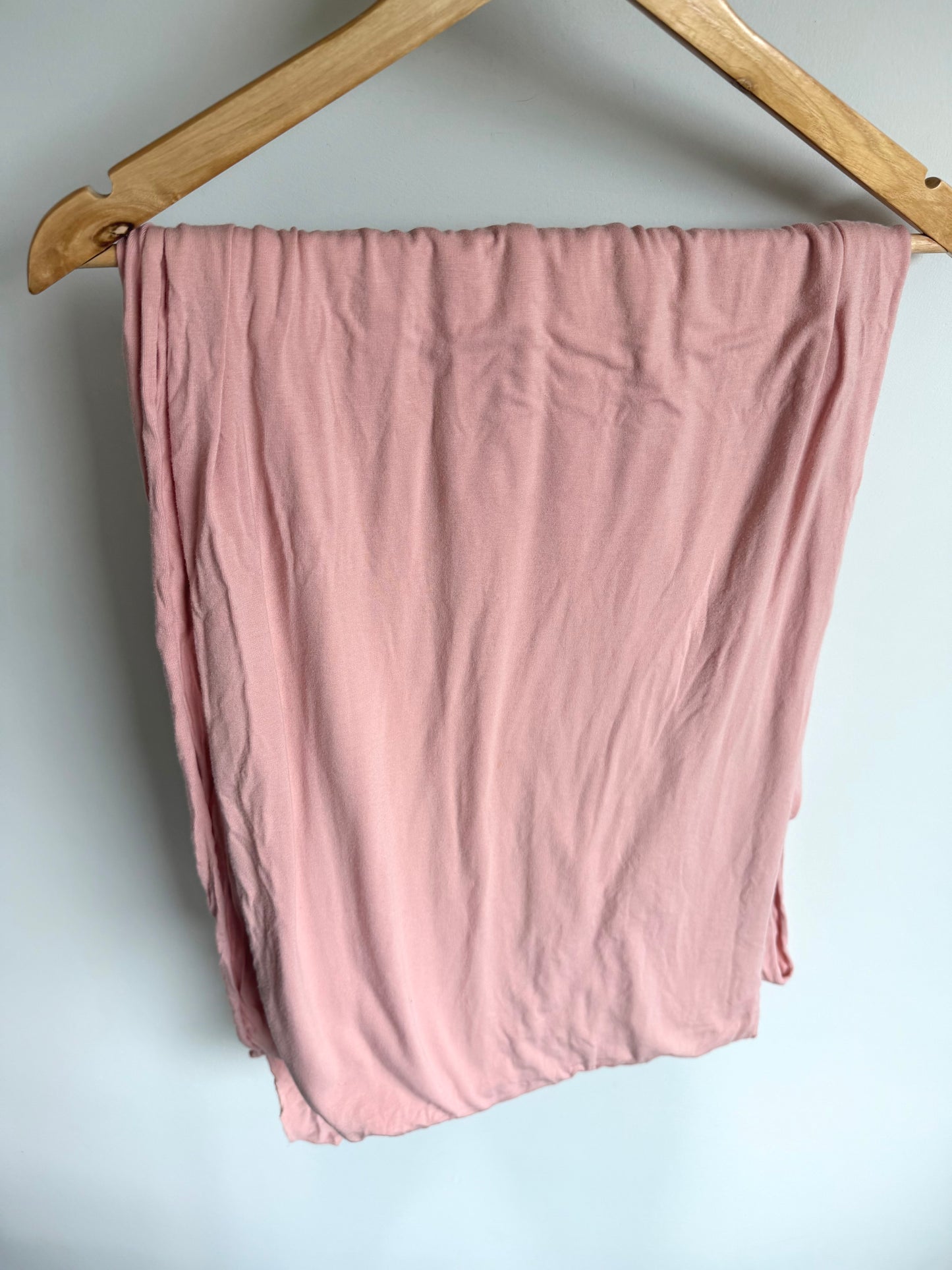 Beluga Bamboo Pink Wrap Carrier / Newborn to 25 lbs