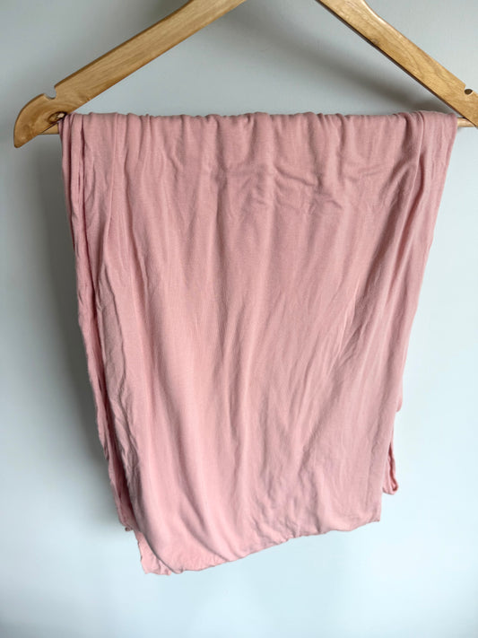 Beluga Bamboo Pink Wrap Carrier / Newborn to 25 lbs