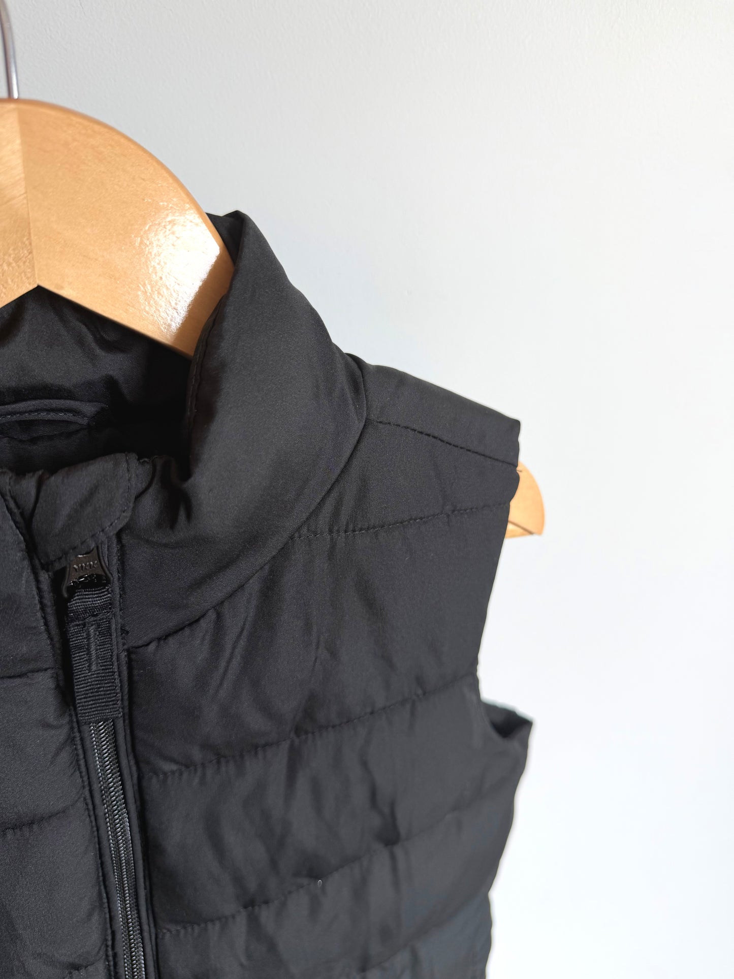 Black Zipper Vest / 6 years