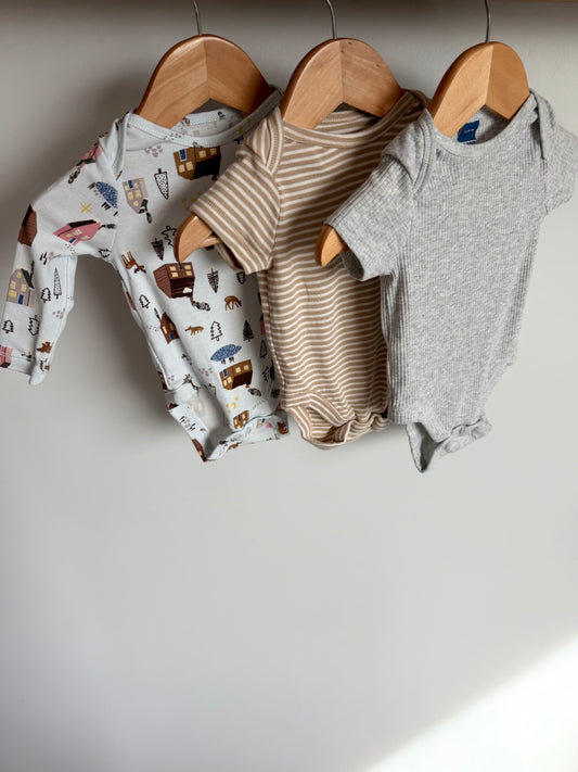 Set of 3 Bodysuits (Grey, Striped, Houses) / 3-6m