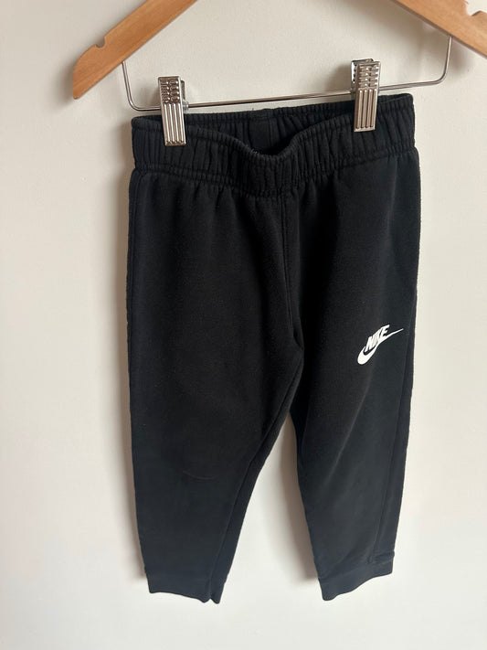 Nike Black Sweatpants (PLAY)/ 5-6 years