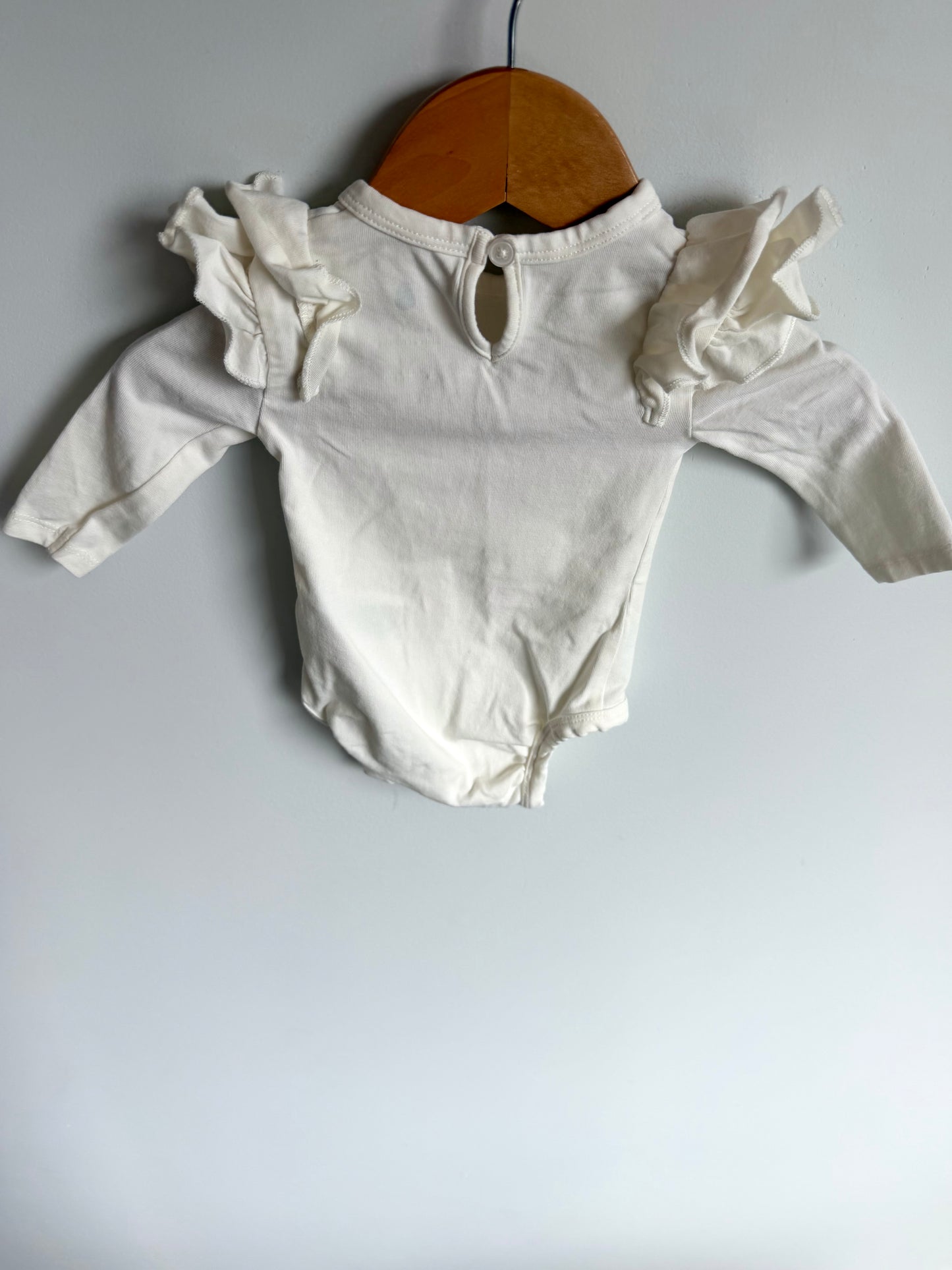 White Long Sleeve Ruffle Shoulder Bodysuit / 0-3m