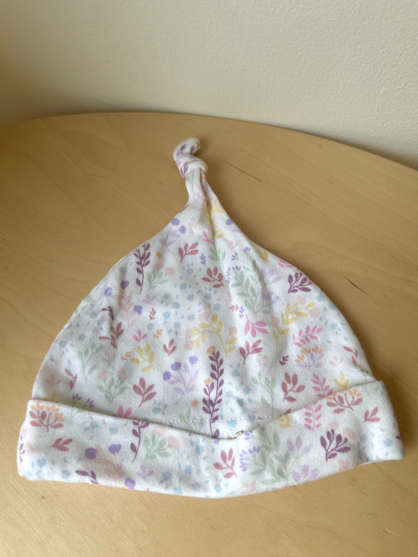 Floral Knotted Beanie / 0-6m