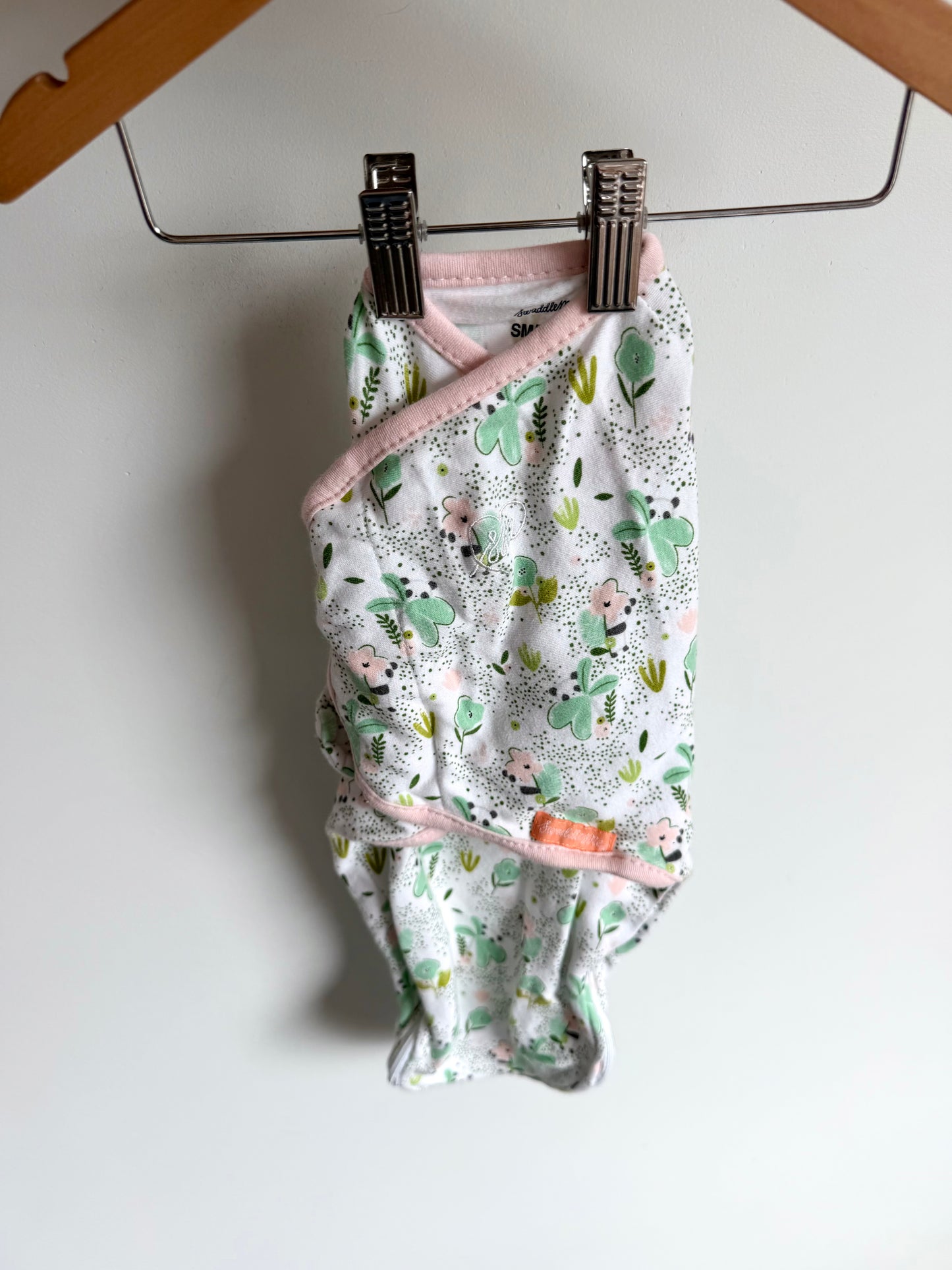 Flower Pink Trim Swaddle / 0-3m