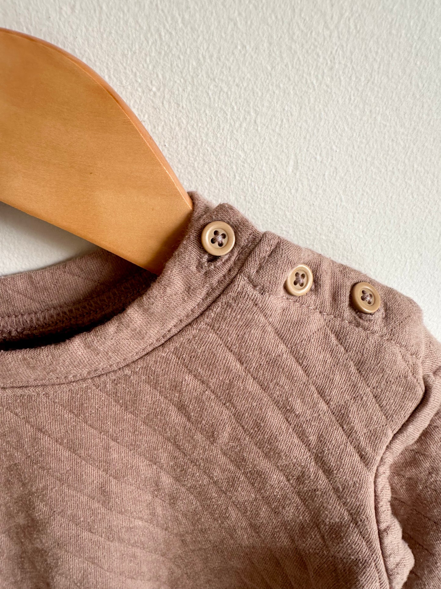 Sweater with Shoulder Buttons / 6-9m