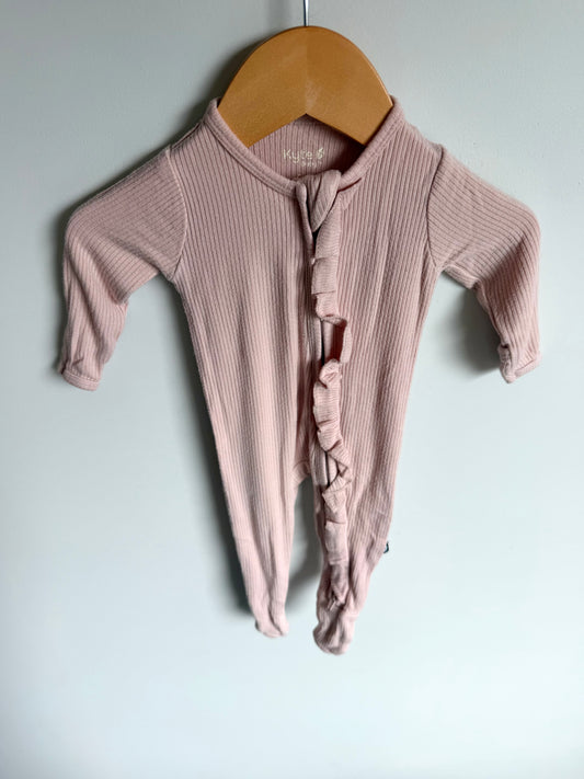 Kyte Blush Pink Ruffle Bamboo Sleeper / 0-3m