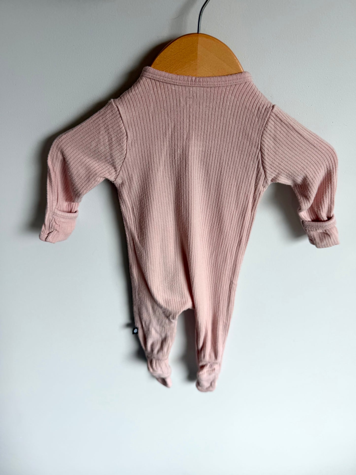 Kyte Blush Pink Ruffle Bamboo Sleeper / 0-3m