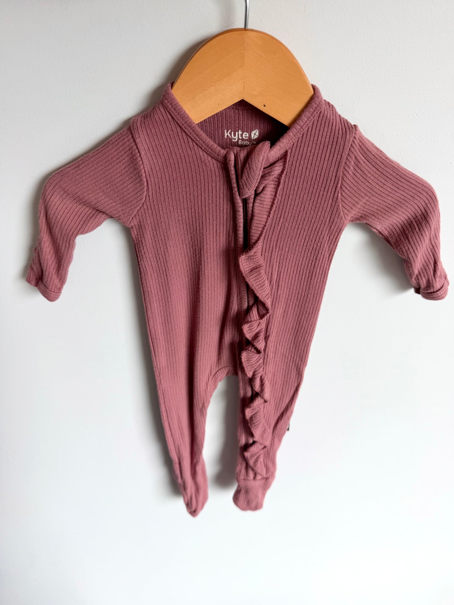 Kyte Rouge Ruffle Bamboo Sleeper / 0m