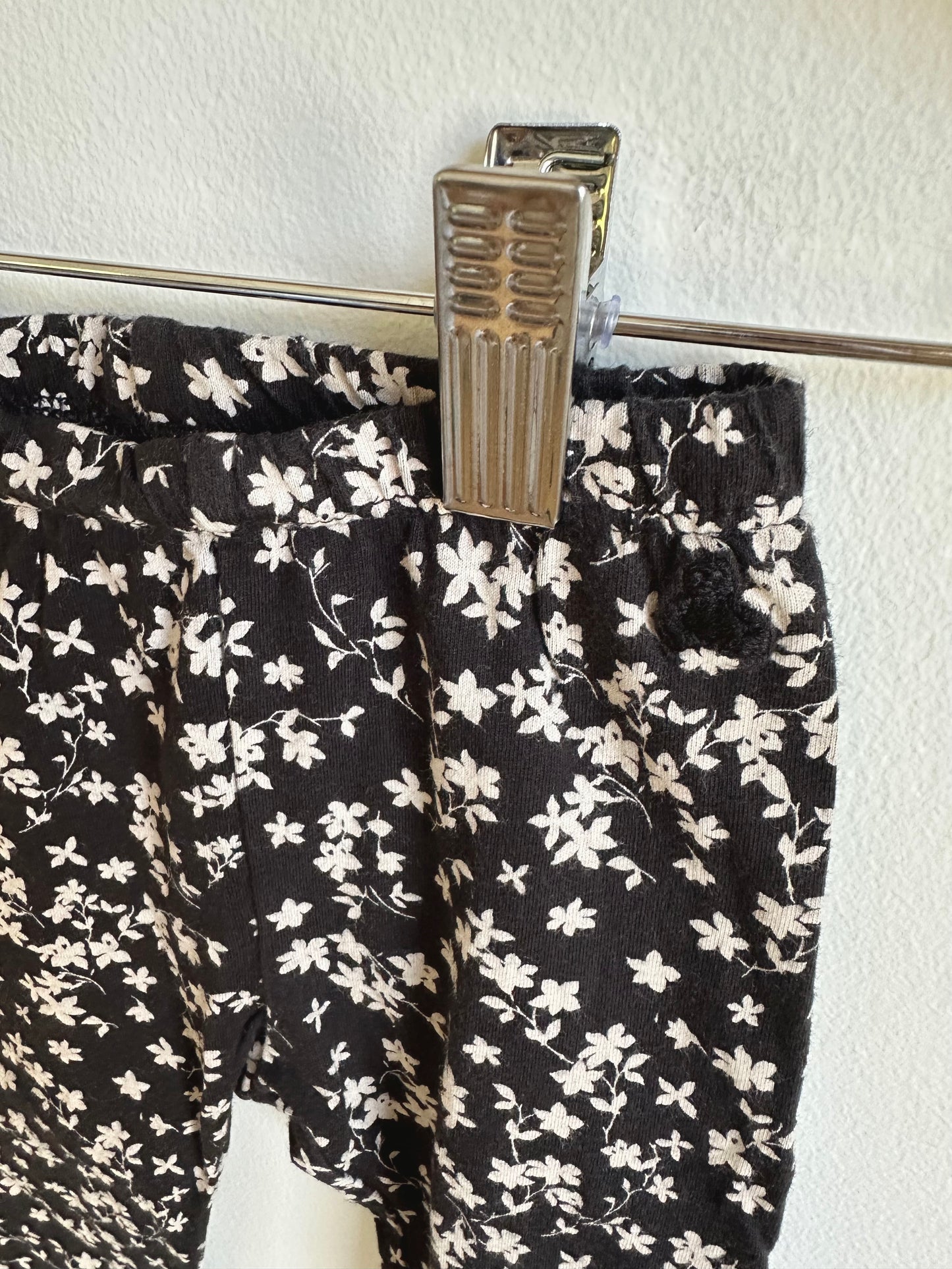 Gap Dark Floral Pants / 6-12m