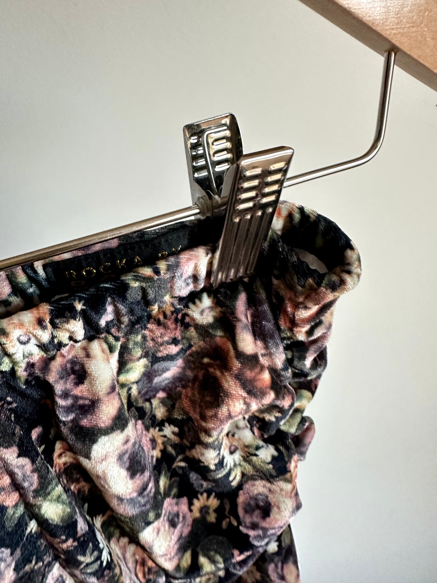 Light Pink Vintage Floral Leggings / 4-5 years