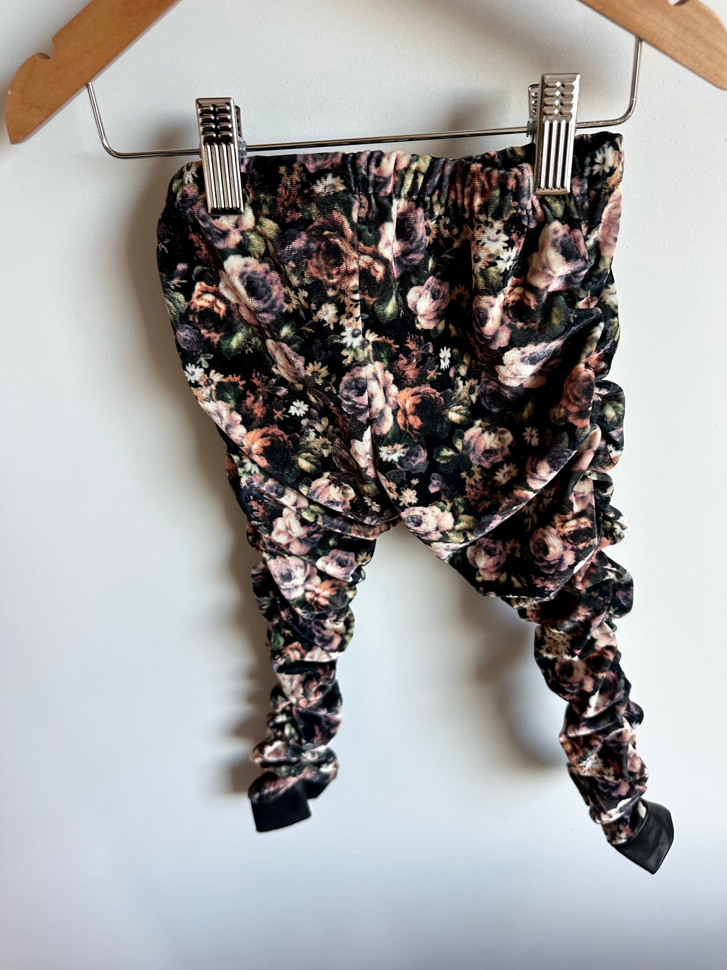 Light Pink Vintage Floral Leggings / 4-5 years