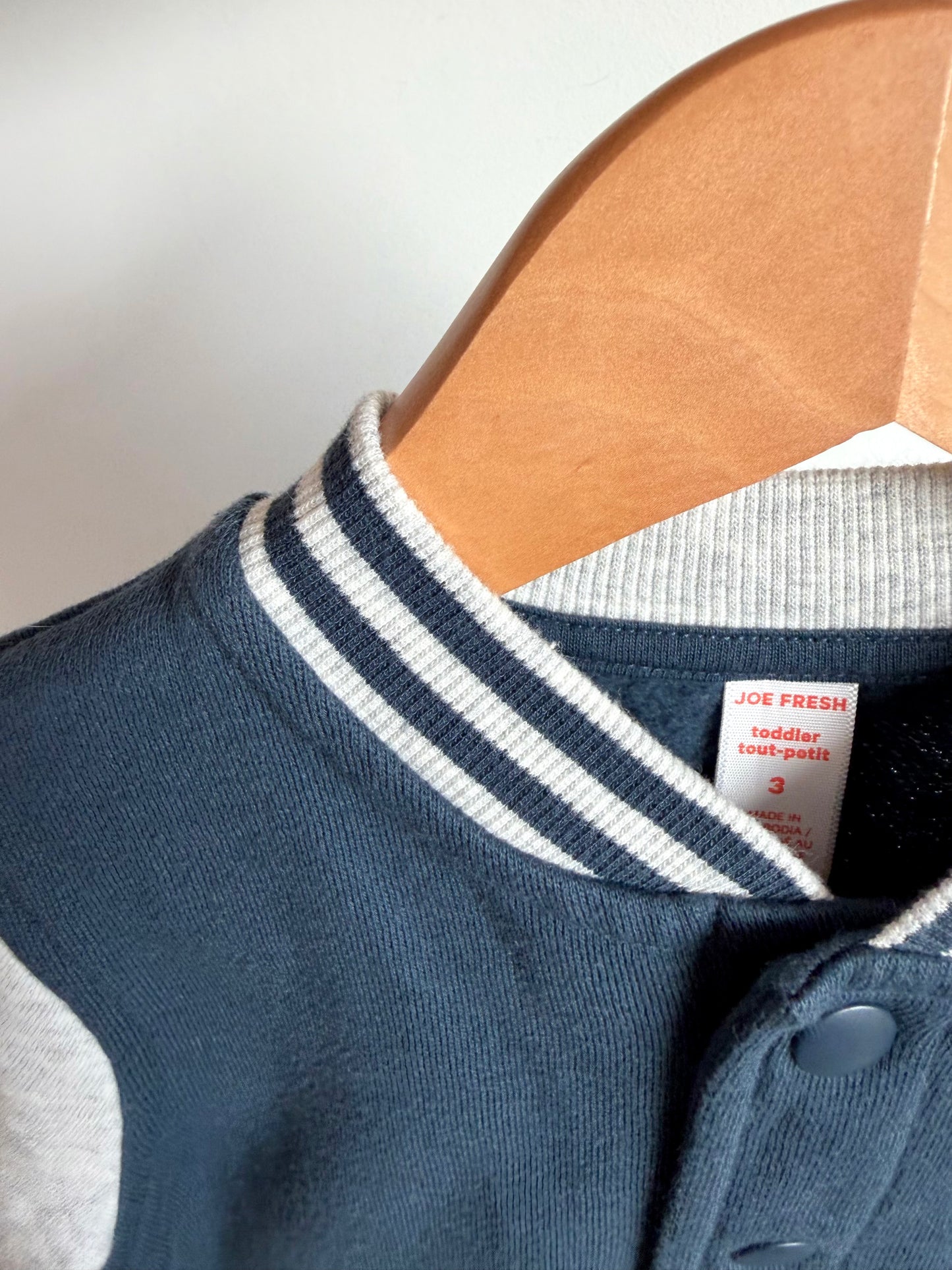 Striped Cuffs Snap Sweater / 3T
