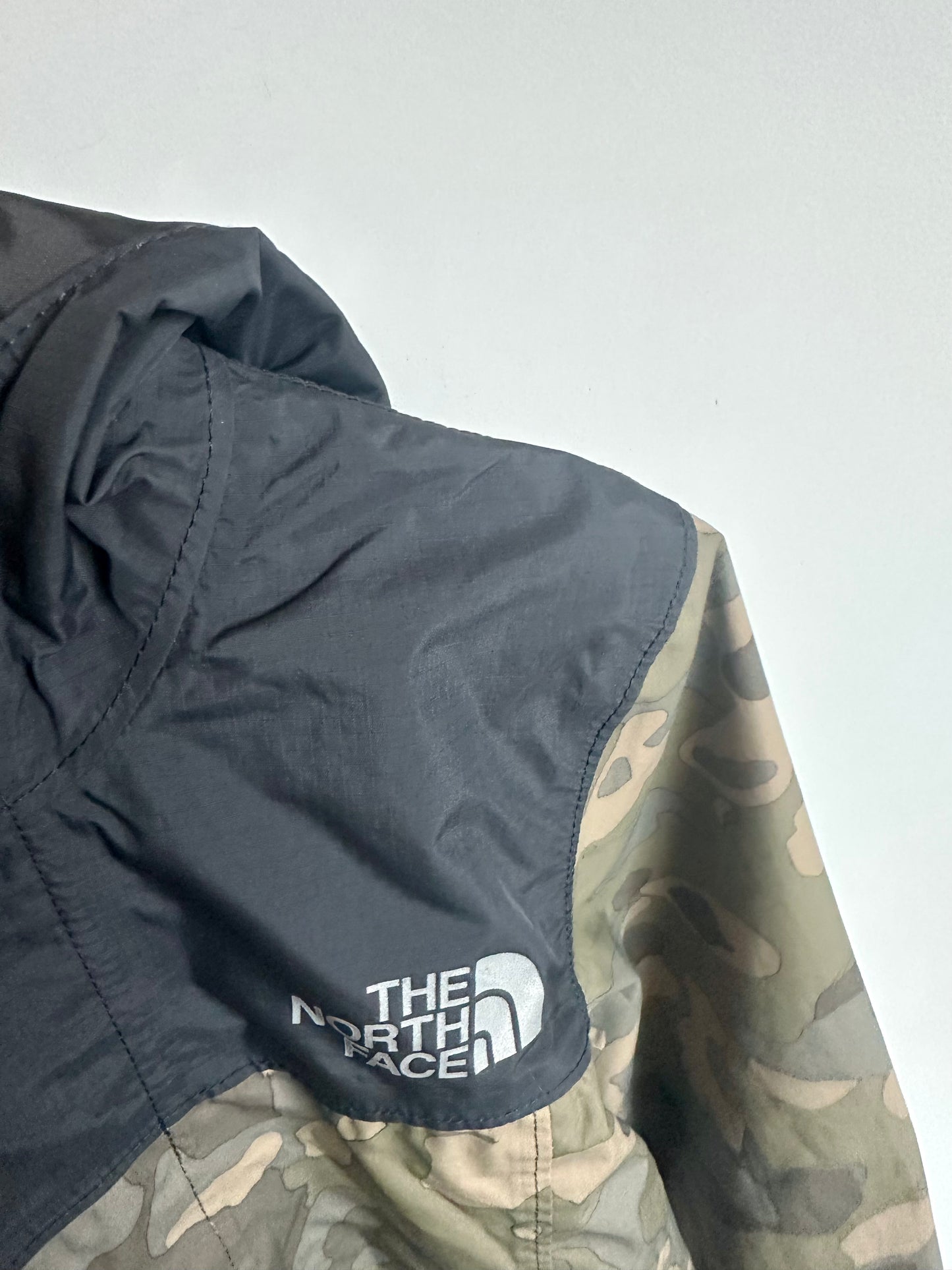 The North Face Camo Jacket / 6 years (xs)