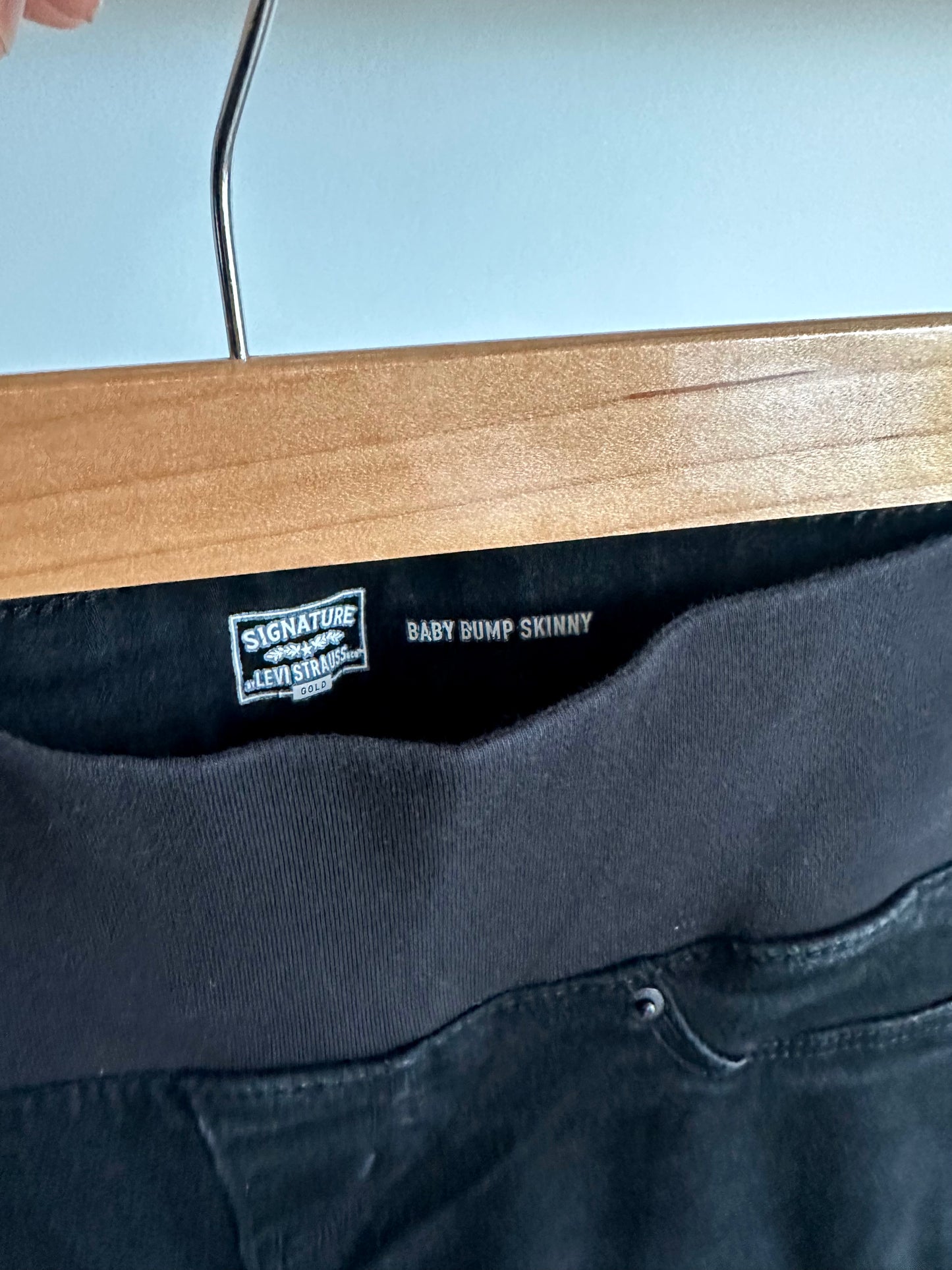 Levi's Dark Baby Bump Skinny Jeans / Small