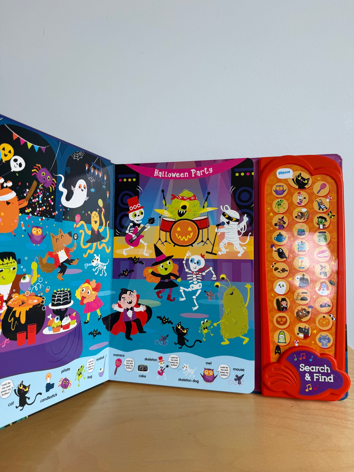 Search & Find Halloween Fun Book / 2-5 years (No Shipping)